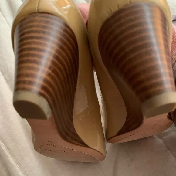 Coach tan patent shoe, never worn. - Picture 4 of 4